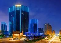 Yancheng Water Palace Hotel Отели рядом с достопримечательностью «Высшая педагогическая школа в Солт-Цин»