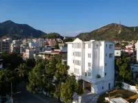 屋上月白CASA·Vプール·藝術民宿 東江縦隊司令部跡地周辺のホテル