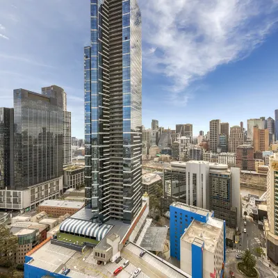 Oaks Melbourne Southbank Suites Hotels near Eureka Tower
