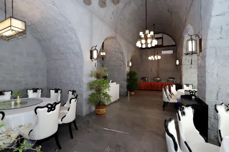 Yilu Hotel Отели рядом с достопримечательностью «Huanghe Shequ Guojia Dizhi Park»