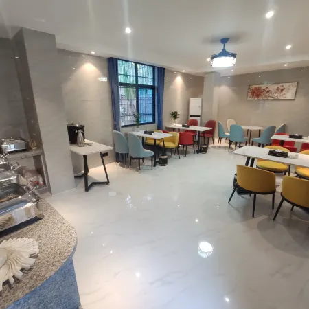 Yazhi Jixiang Hotel