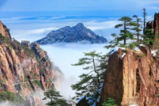RongYaoChenSu holiday home stay (Tangkou South Gate store of Huangshan Scenic Spot) Hotels near Emerald Valley