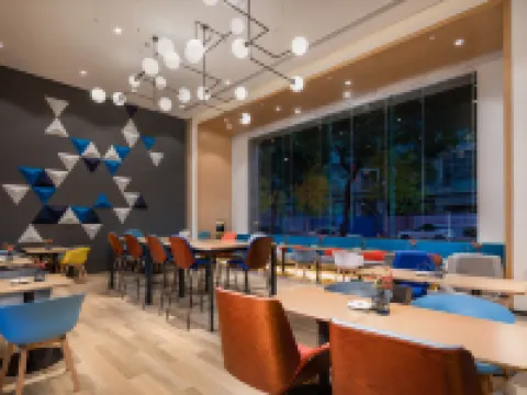 ฮอลิเดย์ อินน์ เอ็กซ์เพรส หนิงโป ซิตี้ เซ็นเตอร์ บาย IHG โรงแรมในหนิงป่อ