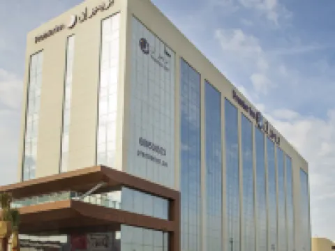 بريمير إن دبي دراجون مارت Hotels near الخوانيج ووك
