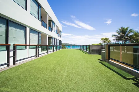 Phi Phi Nice Beach Hotel Hip Отели рядом с достопримечательностью «Monkey Beach»