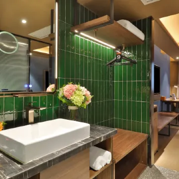 Jinglai Hotel ·Collection（ Shanghai Lujiazui · Pudian Road Metro Station）