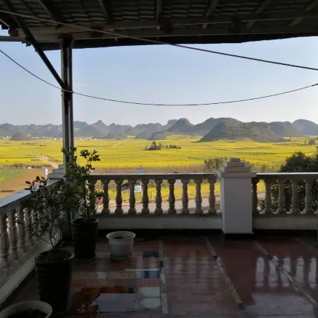 Luoping Mountain foot Renjia Station