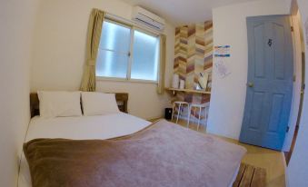 Iza Enoshima Guest House and Bar