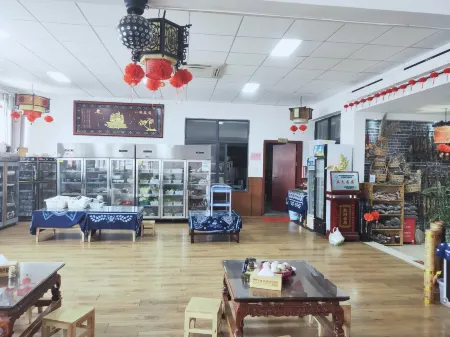 Pengbao Business Hotel Отели рядом с достопримечательностью «Nanjian Tulin»