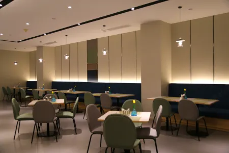 Homeinn Selected Hotel (Tianjin West Railway Station Northwest Corner) Отели рядом с достопримечательностью «Dabei Temple»