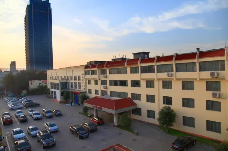 Taoyuan Hotel Отели рядом со станцией Junan Railway Station