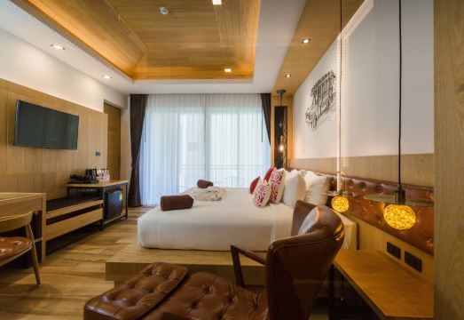 아우리코 카타 리조트 & 스파 SHA 플러스+