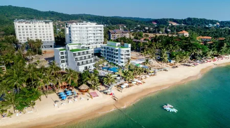 Sunset Beach Resort and Spa Отели рядом с достопримечательностью «Chinh Toa Dalat»