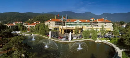 Fragrant Hill Empark Hotel Отели рядом с достопримечательностью «National Botanical Garden South Garden»