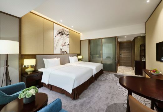 1. 크라운 플라자 ..