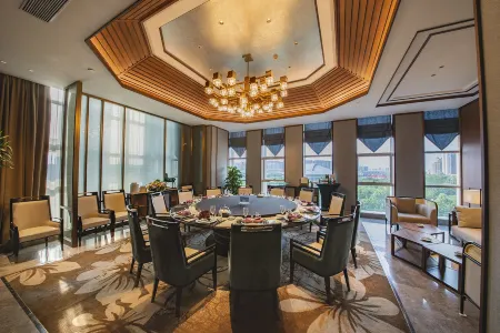 National Treasure Pury Hotel Отели рядом с достопримечательностью «Хэнаньский университет науки и техники (Канъюаньский район)»