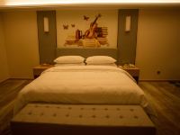 维也纳酒店(当阳汽车客运站店) - 温馨大床房