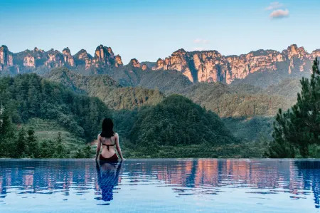 Forest homestay at sunrise Отели рядом с достопримечательностью «Laowuchang»