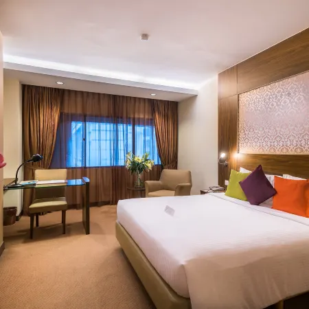 Hotel Grand Pacific Отели рядом с достопримечательностью «Игровое поле «Паданг»»