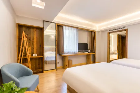 Deyi Hotel Отели рядом с достопримечательностью «Lingfeng Mountain Sceneic Area»