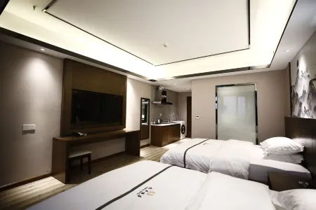 Yifeng Hotel (Wanda Plaza Lijiang) Отели рядом с достопримечательностью «Qijiang Farmer Print Academy»