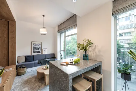 base-YUPING Serviced Apartment Отели рядом с достопримечательностью «Shanghai Normal University Stadium (Xuezheng Road)»