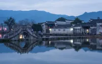 悅季·又見青石·百年老宅·明清南宋徽派風格民宿（宏村景區店） 宏村景區月沼附近的飯店