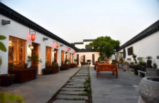 Tianmu Lake Qian Family Compound B&B Hotels near Baoen Temple