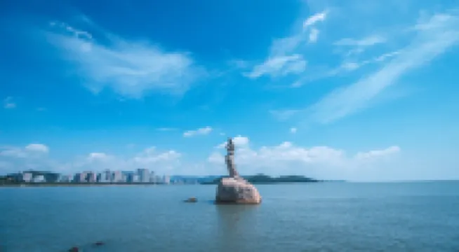 珠海粵財皇冠假日飯店（情侶路海濱泳場店）