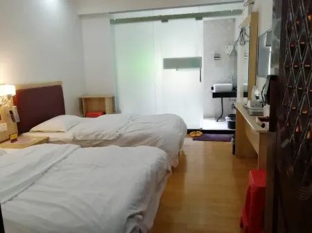 Lingshan Da Jia Wang Hotel (People's Square Branch) Отели рядом с достопримечательностью «Guangxi Mount Yenxia Scenic Area»