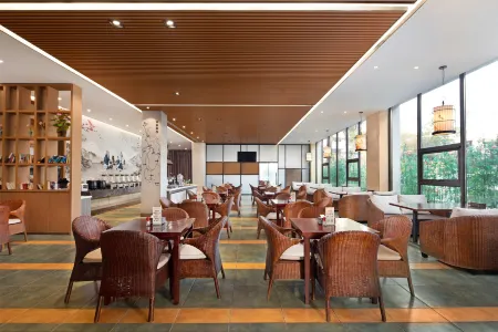 Junyu International Hotel Отели рядом с достопримечательностью «Mingjiao Temple»