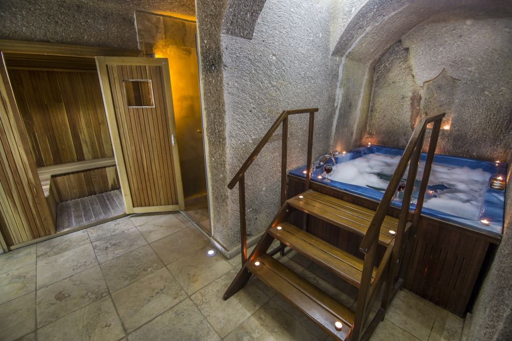 Roma Cave Suite