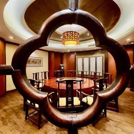 Elegance Hotel