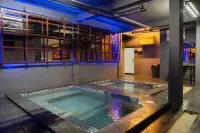 De'Tonga Hotel - Hot Tub