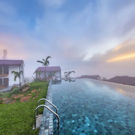 Fox Kandy by Fox Resorts - Luxury in the Mist