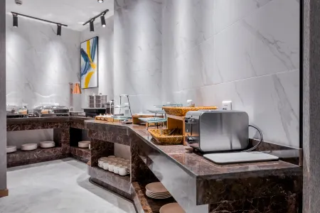 Yitel Collection (Shanghai Hongqiao Gubei Road, Yili Road Metro Station) Отели рядом с достопримечательностью «Xinhongqiao Center Park»