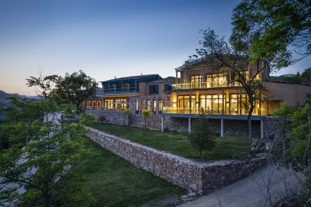 Wangpo Homestay Отели рядом с достопримечательностью «Jingniang Lake»