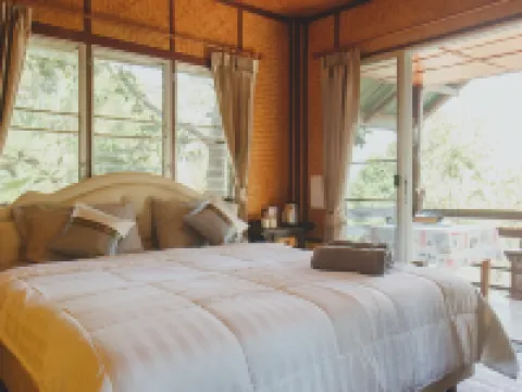 บ้านสวน ชมจันทร์ โรงแรมในอำเภอ แม่แตง