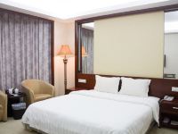 化州飞龙大酒店 - 标准大床房