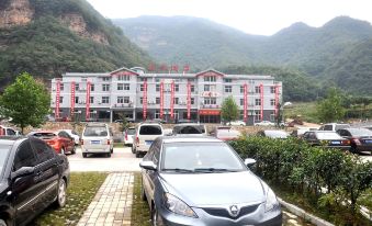 Longtanxia Runlai Hotel