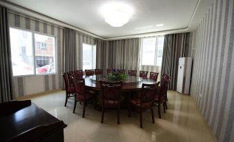 Xuanhan Xinyue Hotel - Housity