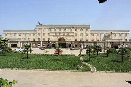 Yurong Shanzhuang Hotel Отели рядом с достопримечательностью «Wanshougong»