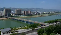 財富陽光飯店（天水火車站商埠路步行街店） 甘泉路社區市場附近的飯店