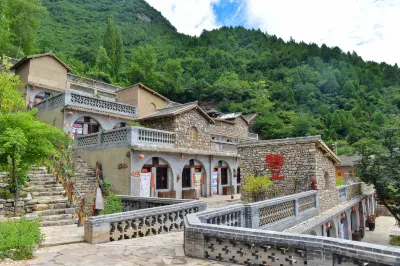 Mount Yunqiu Yaodong Courtyard