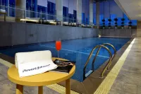 Howard Johnson IFC Plaza Ningbo - Swimmingpools