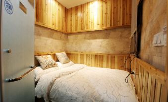 OYO Nanchang Happy Waterbed Literature Hotel