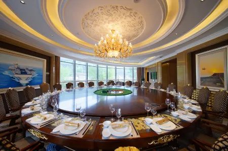 Zunyi Meitan Tianhu International Hotel (the world's first pot of tea culture park)