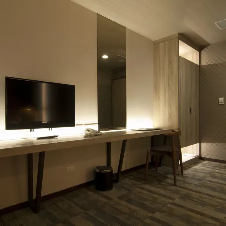 East Dragon Hotel Отели рядом с достопримечательностью «Президентский дворец»