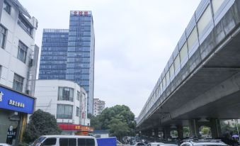 Moyo Hotel (Suzhou Hanshan Temple West Ring Road Sports Center)