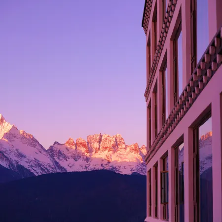 Pearl Laka Snow Mountain Landscape Hotel